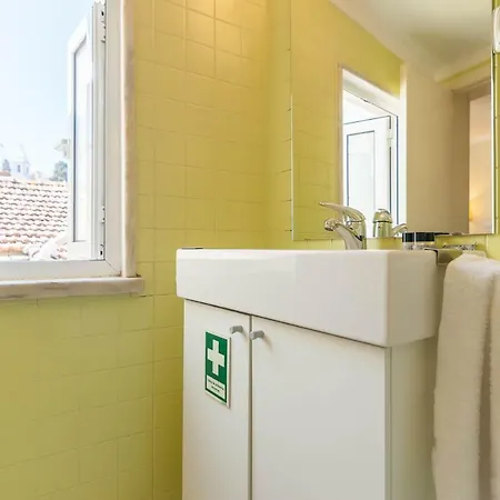 'white House' Apartment- Alfama 아파트 리스본
